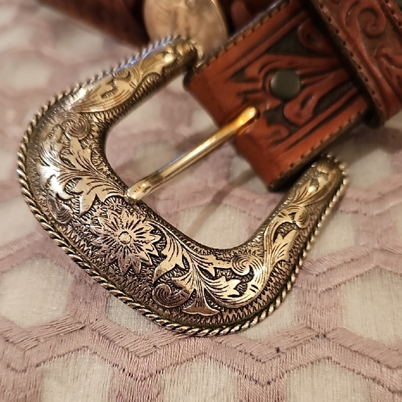 Justin Boots Brown Leather Belt with Silver Buckle - Picture 3 of 7